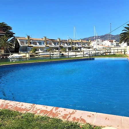 Apartamento En Roses Con Vistas Al Canal Y Piscina Exterior photo