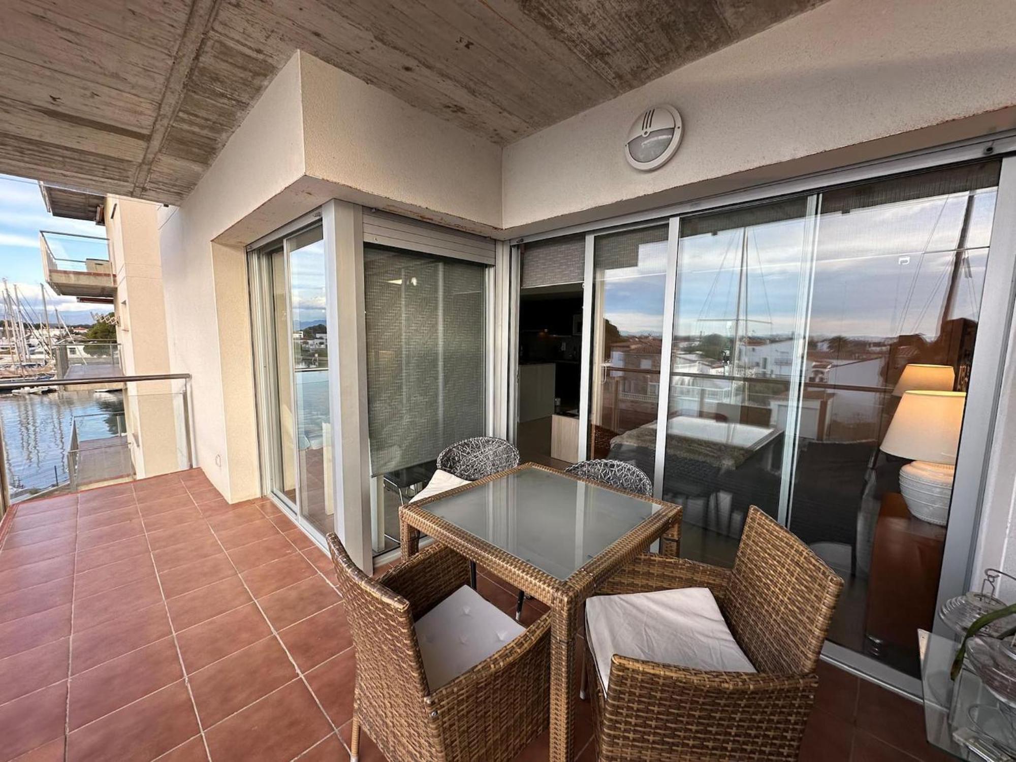Apartamento En Roses Con Vistas Al Canal Y Piscina Exterior photo