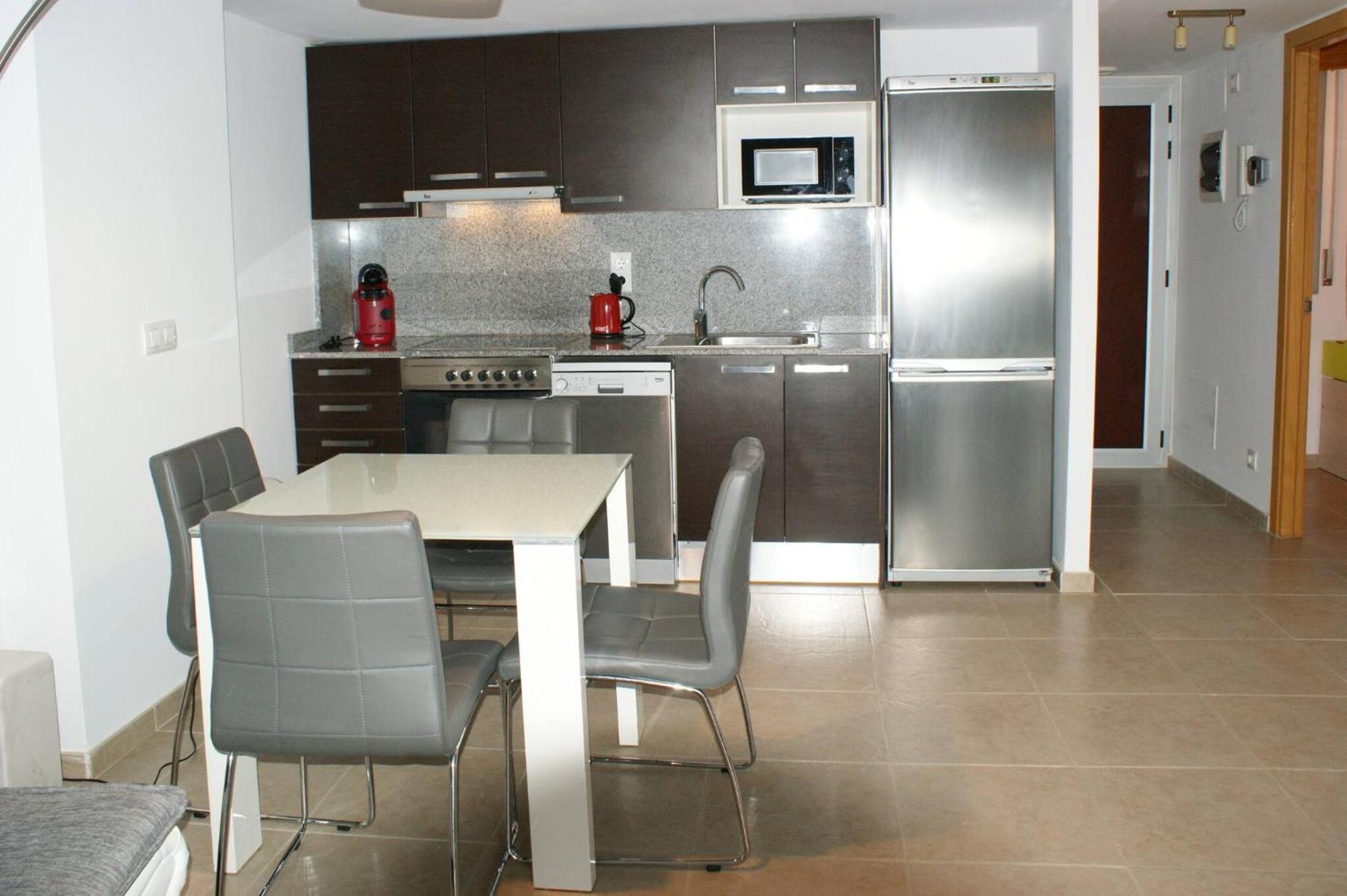 Apartamento En Roses Con Vistas Al Canal Y Piscina Exterior photo